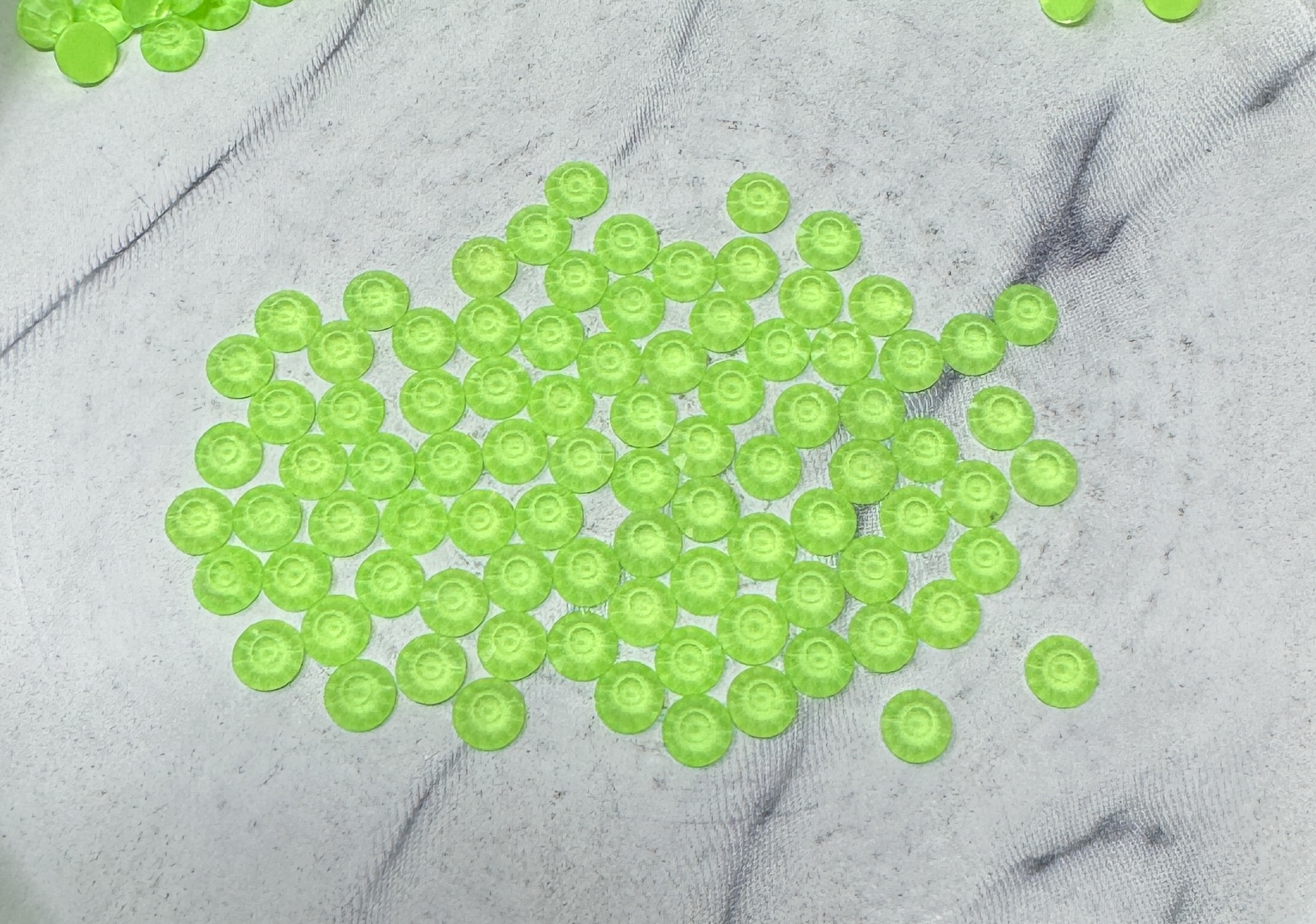 SS20 Flat Back Glass Rhinestones -Glow Lt. Green