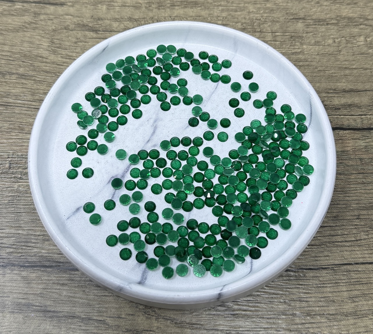 SS20 Flat Back Glass Rhinestones -Glow Emerald